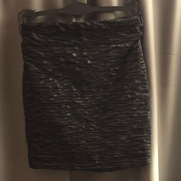 Black textured mini skirt - Picture 1 of 1